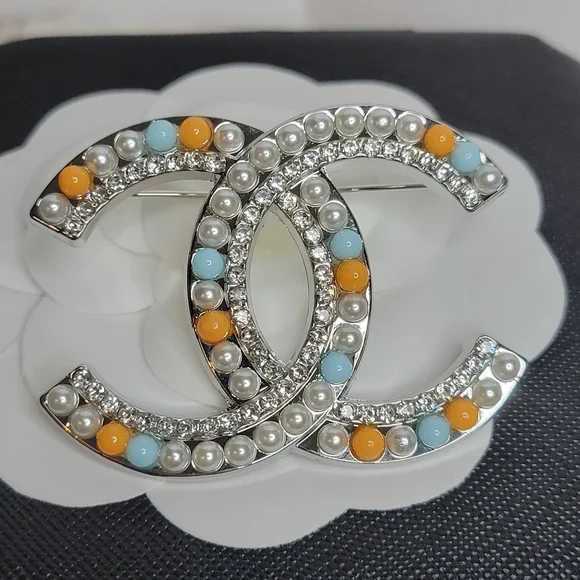 Crystal/pearl Silver CC Brooch - Picture 2 of 3